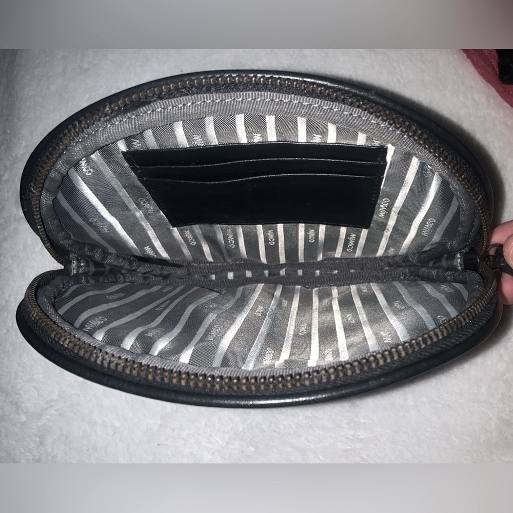 MIMCO Black Leather Oval Clutch/Wristlet - Picture 3 of 3